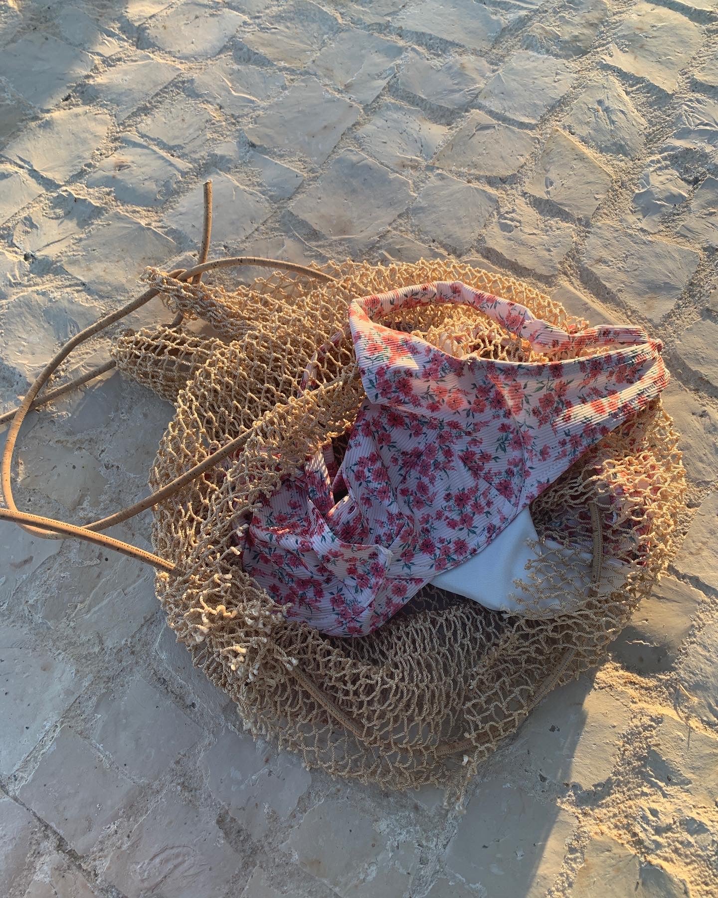 Fishnet beach bag deals